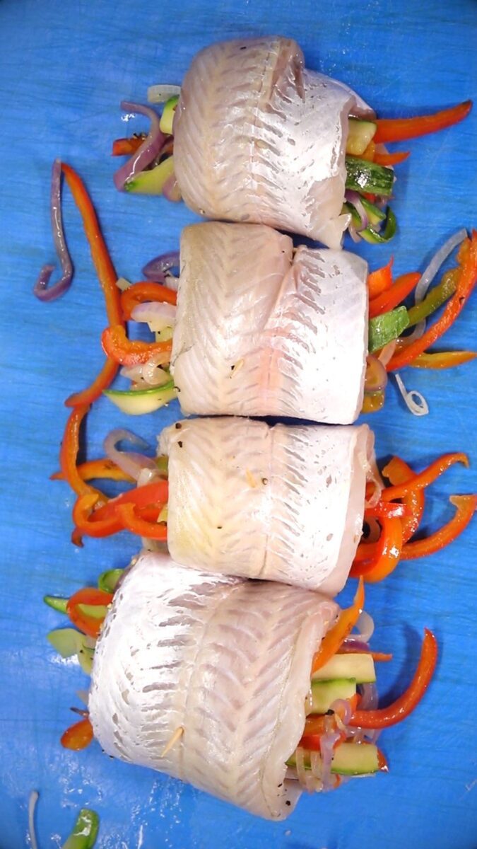 El 19 comé pescado: rollito de merluza y vegetales