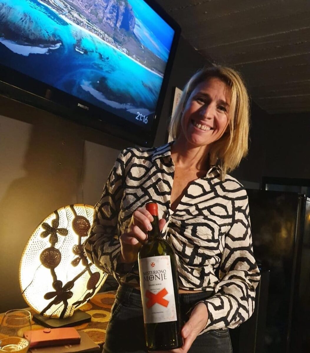Mondo Rosso cumple un año y lo celebra con cata a ciegas