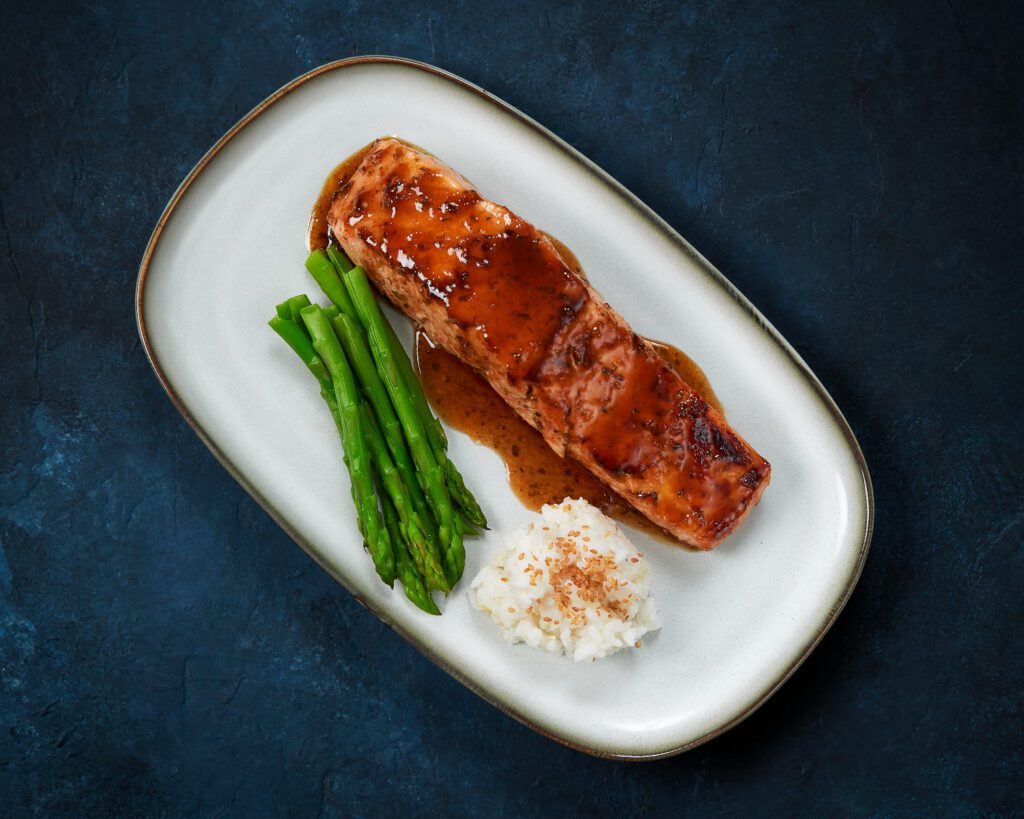 Salmón con ajo y miel por Marina Becher