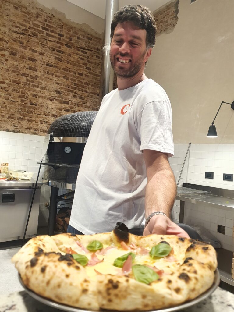 Campania: nueva pizza napoletana en Plaza Azcuénaga