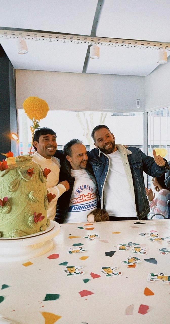 Café a $100, tickets dorados y una fiesta de 12 horas: Piola Café celebra sus dos años con una jornada llena de sorpresas